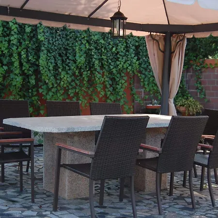 Paris Отель Пойо